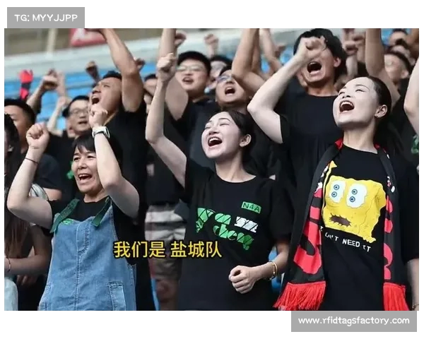 球场氛围：热血与激情交织的竞技场，球迷与运动员共舞的欢乐时刻